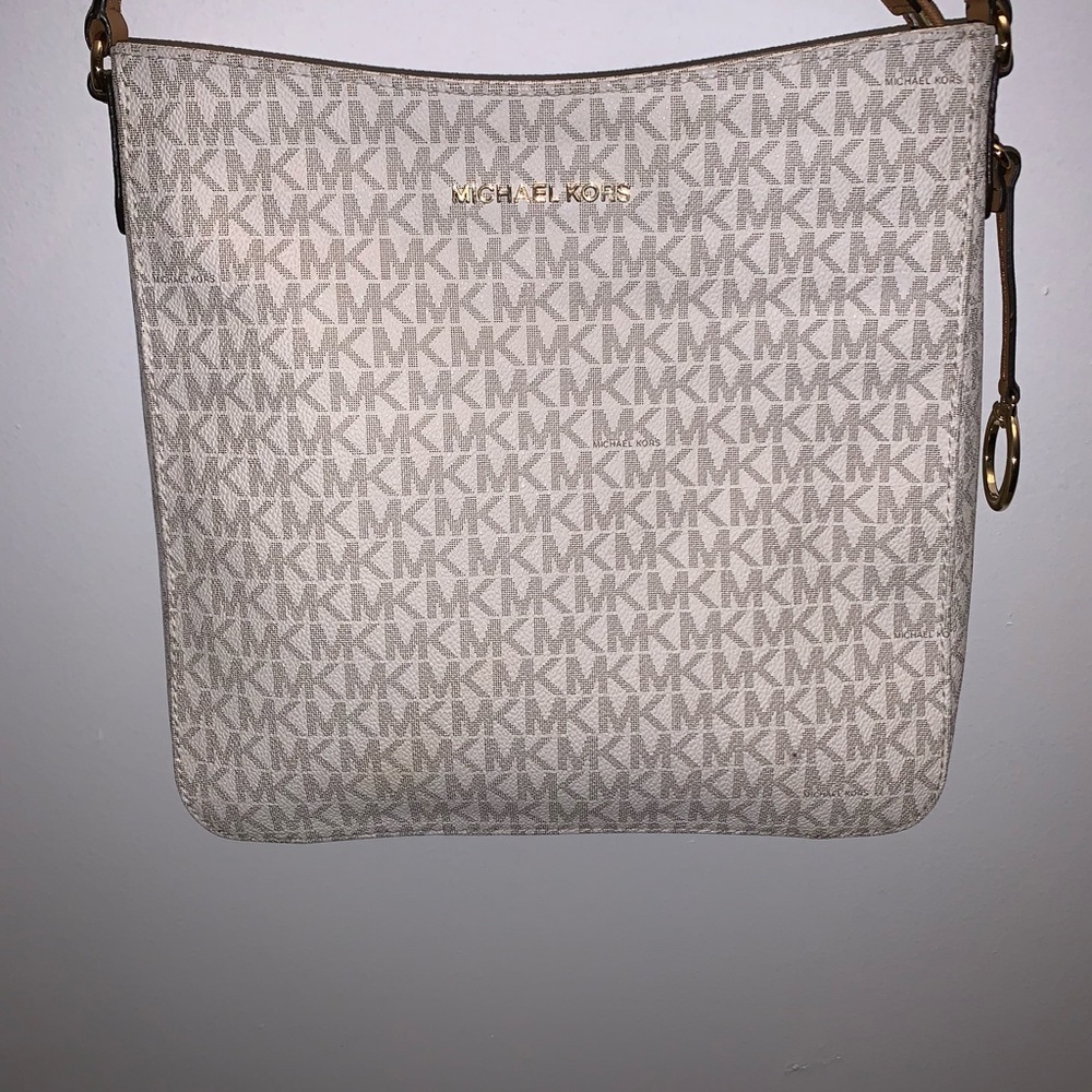 Michael Kors cross body!